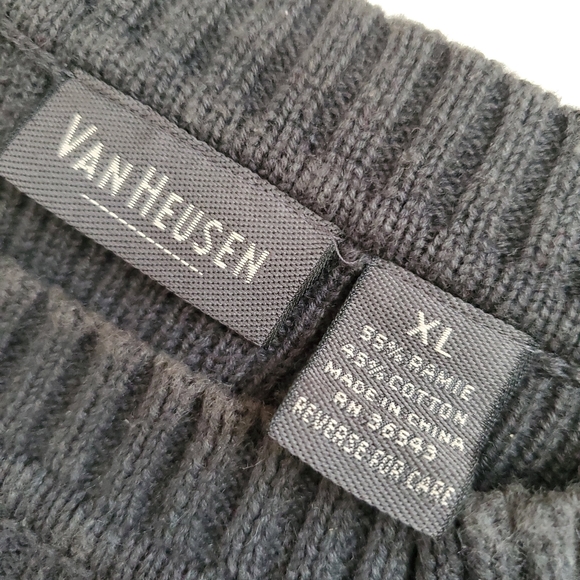 Van Heusen Other - Men's XL CREWNECK Sweater dk green